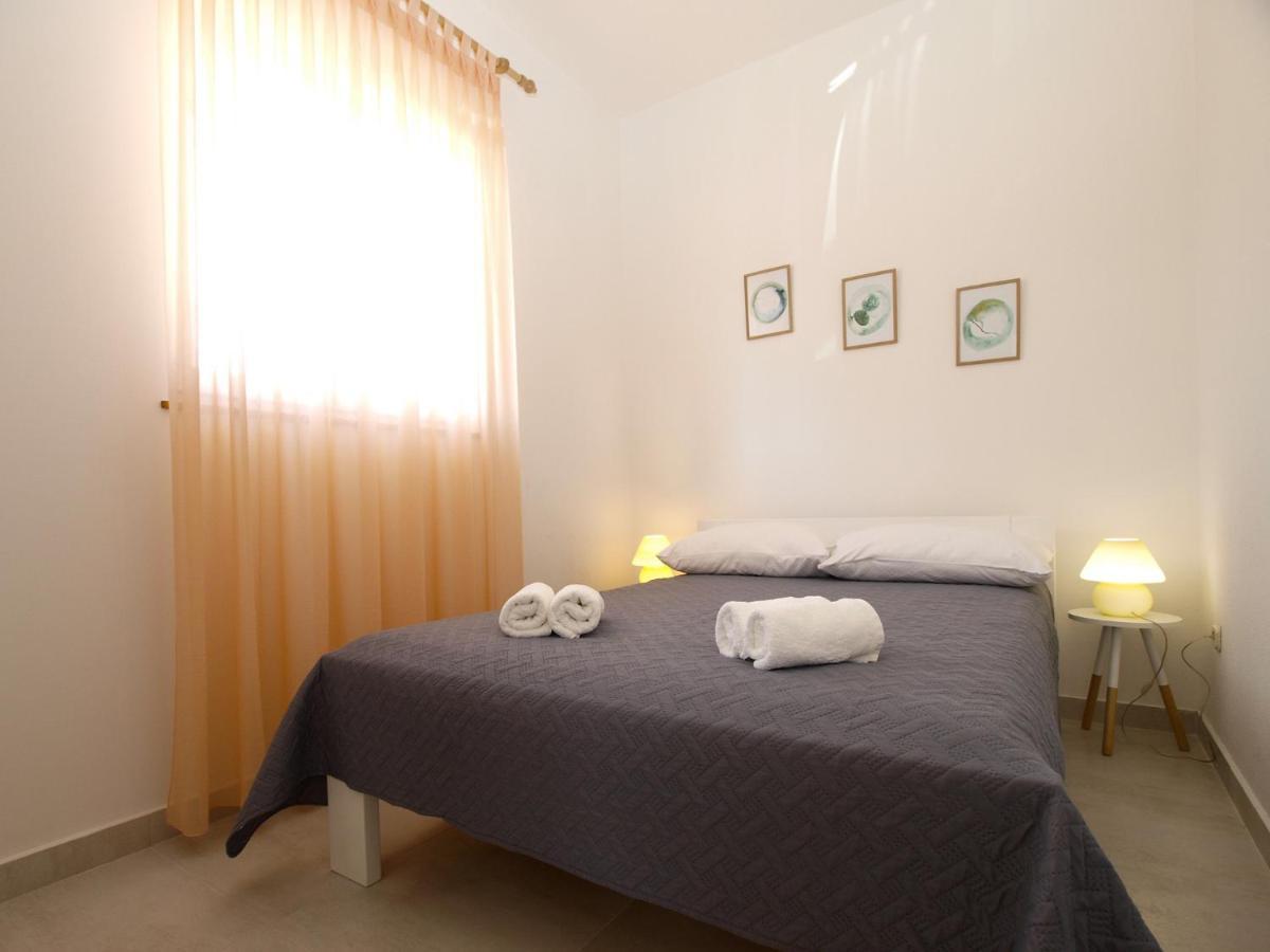 Appartement Apartemnts Guido 762 à Pjescana Uvala Extérieur photo