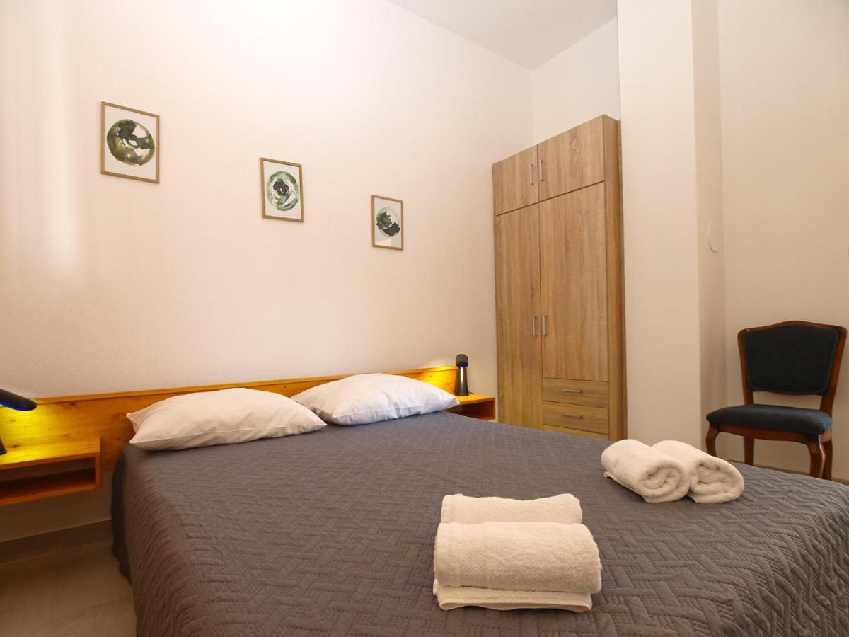 Appartement Apartemnts Guido 762 à Pjescana Uvala Extérieur photo