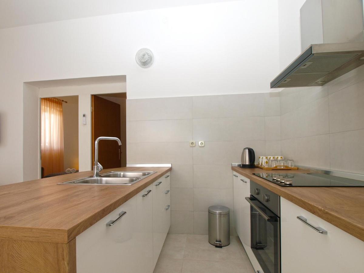 Appartement Apartemnts Guido 762 à Pjescana Uvala Extérieur photo