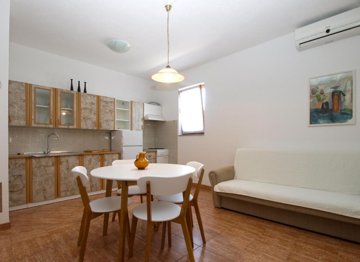 Appartement Apartemnts Guido 762 à Pjescana Uvala Extérieur photo