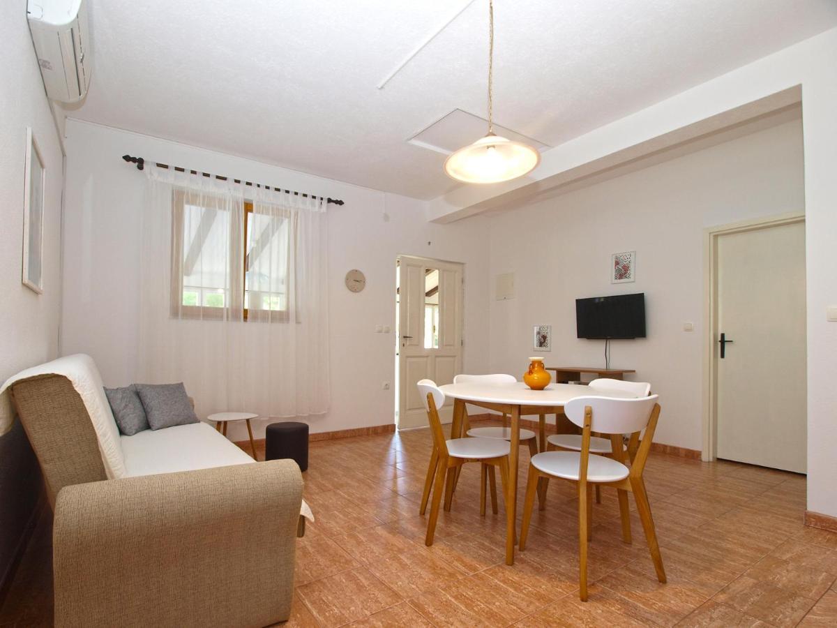 Appartement Apartemnts Guido 762 à Pjescana Uvala Extérieur photo