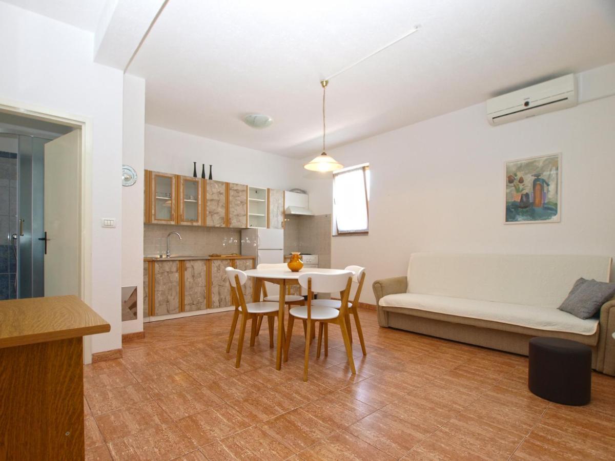 Appartement Apartemnts Guido 762 à Pjescana Uvala Extérieur photo