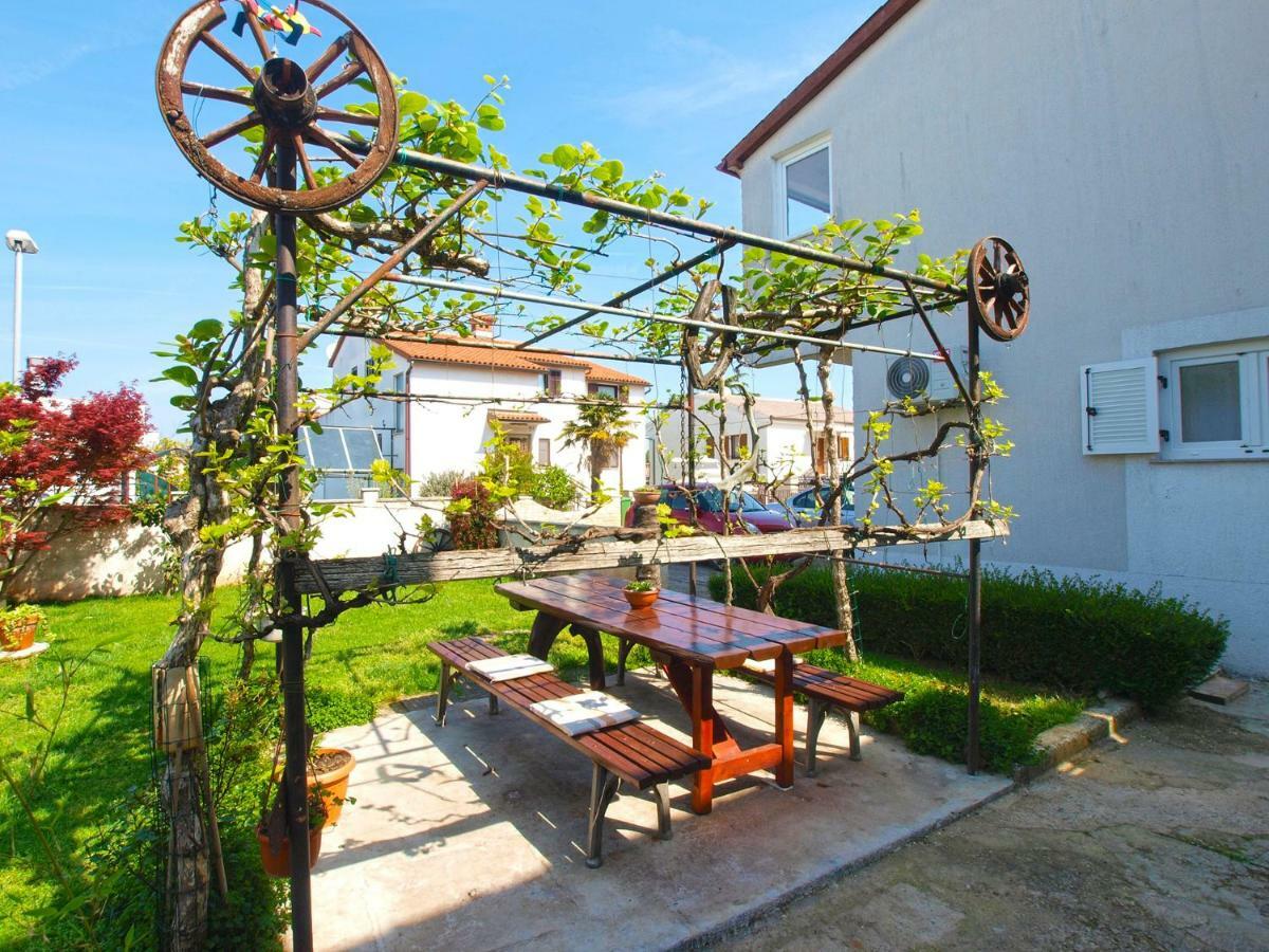 Appartement Apartemnts Guido 762 à Pjescana Uvala Extérieur photo